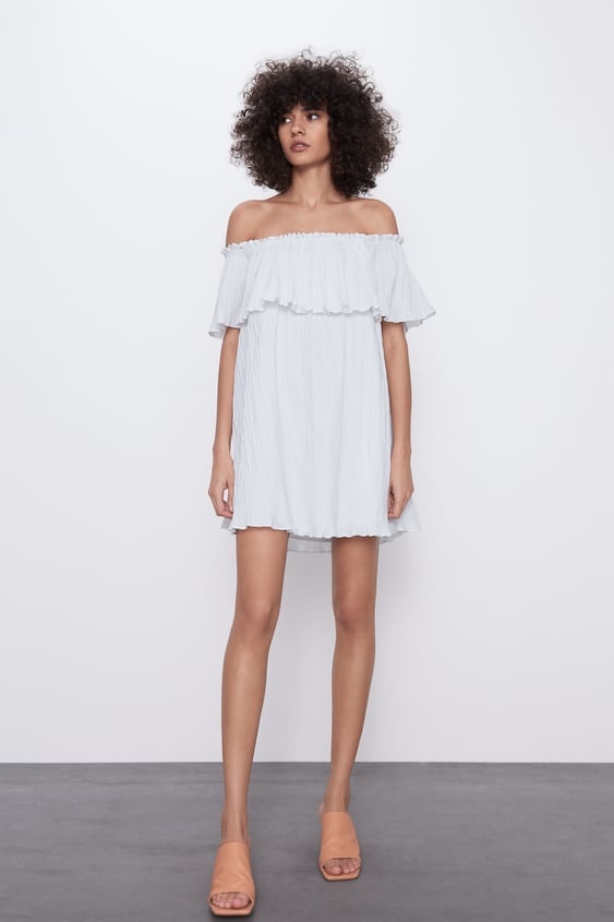 loose pleated dress de Zara sur SCANDALOOK