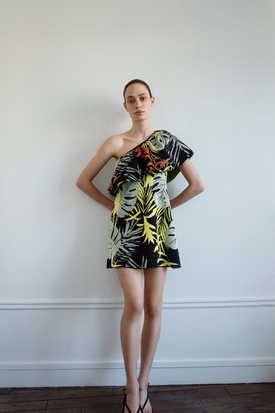 jacquard dress with ruffle de Zara sur SCANDALOOK