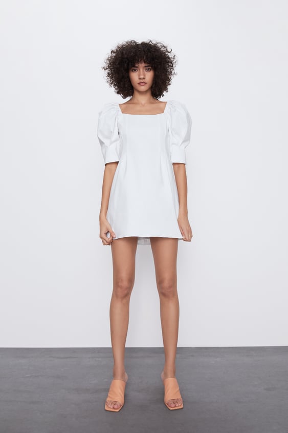 dress with puff sleeves de Zara sur SCANDALOOK