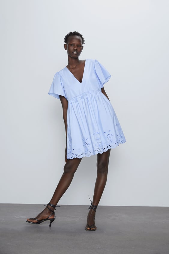 embroidered short dress de Zara sur SCANDALOOK