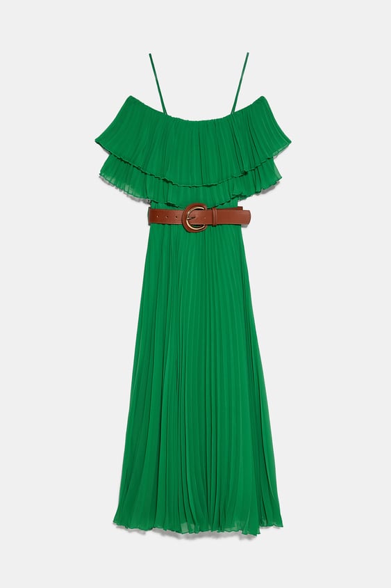pleated dress with belt de Zara sur SCANDALOOK