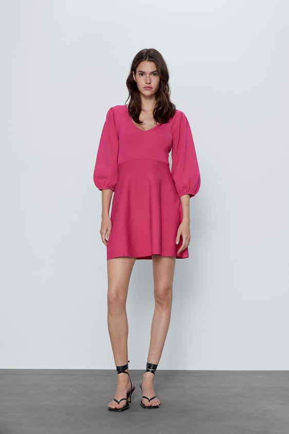 dress with puff sleeves de Zara sur SCANDALOOK