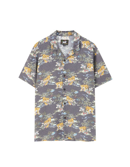 viscose shirt with tigers print de Pull and Bear sur SCANDALOOK
