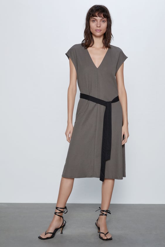 dress with bi-aterial belt de Zara sur SCANDALOOK