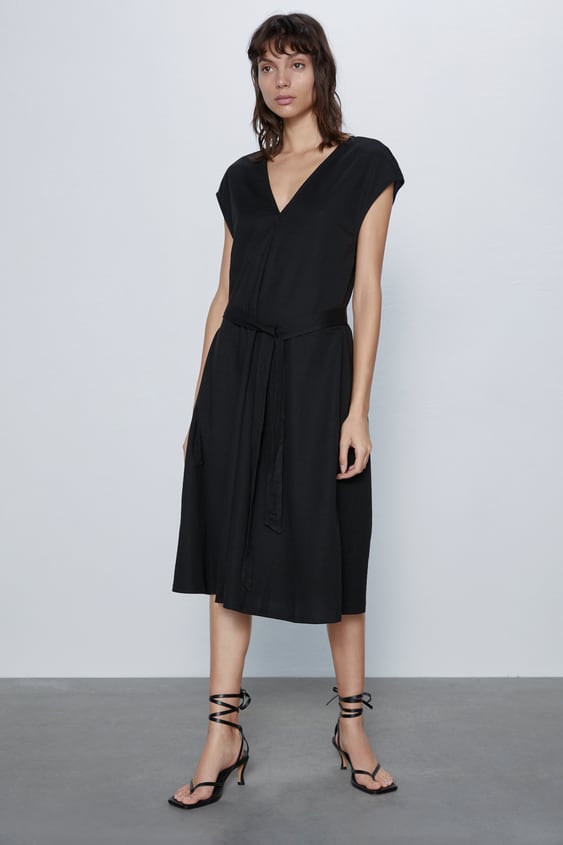 dress with bi-aterial belt de Zara sur SCANDALOOK