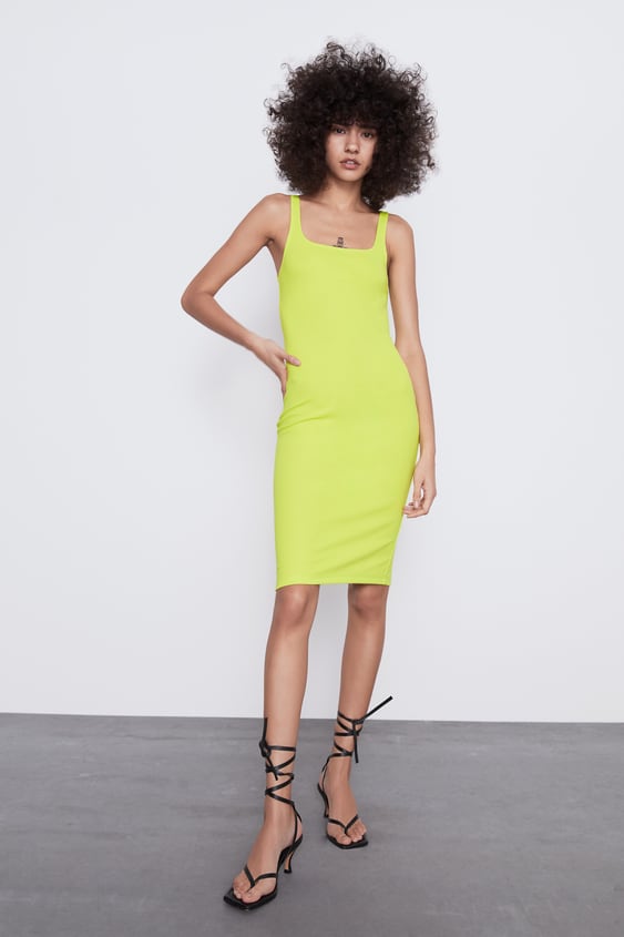 fitted dress de Zara sur SCANDALOOK