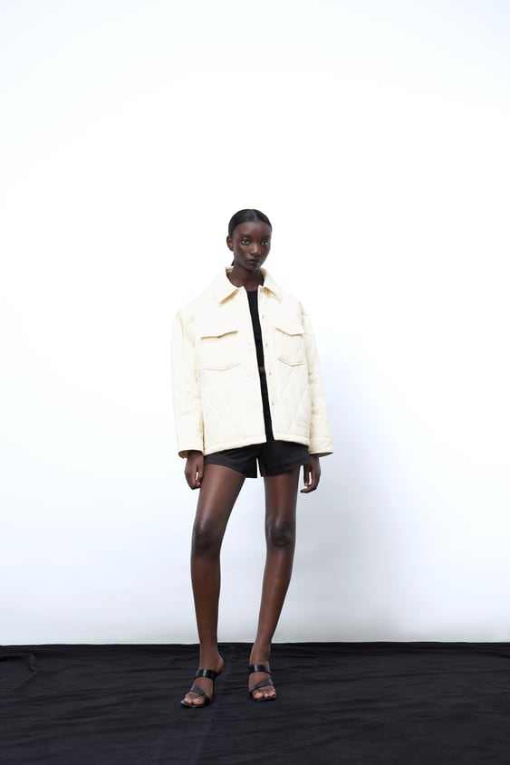 jacket with lapels at the sleeves de Zara sur SCANDALOOK