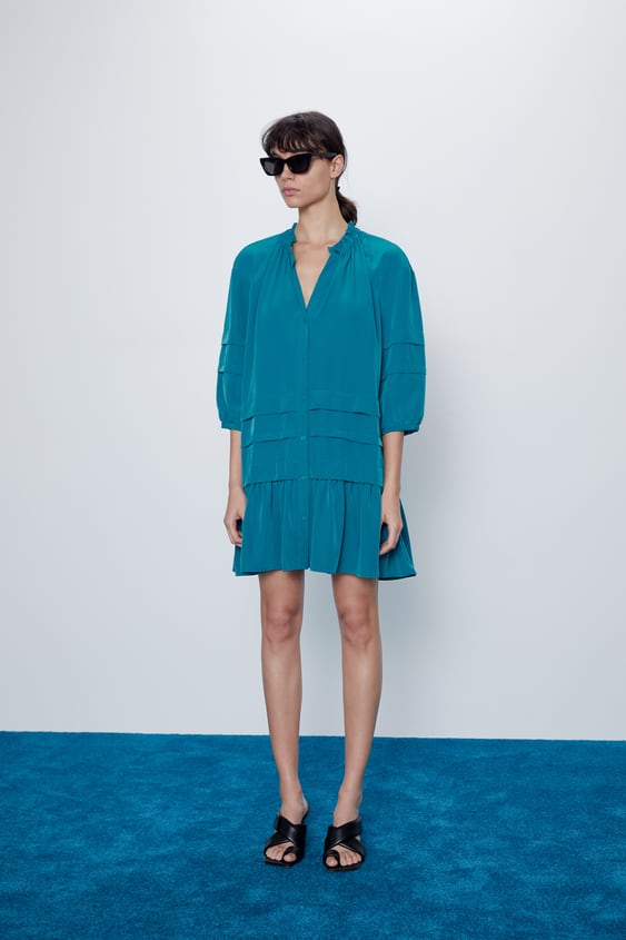 dress with ruffles de Zara sur SCANDALOOK