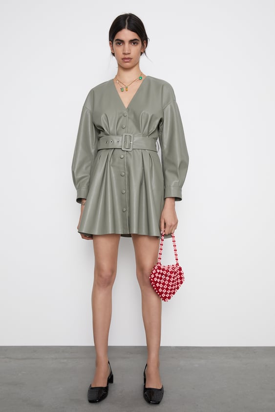 synthetic leather dress de Zara sur SCANDALOOK