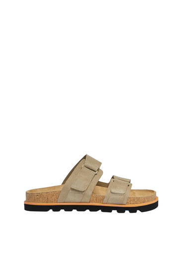 sandals with scratch de Pull and Bear sur SCANDALOOK
