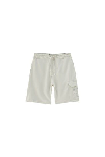 stwd cargo jogger bermuda shorts - 50% recycled cotton de Pull and Bear sur SCANDALOOK