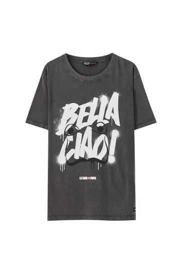 t-shirt la casa de papel x pullbear black bella ciao de Pull and Bear sur SCANDALOOK