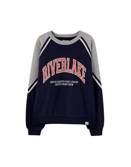 riverlake university sweatshirt de Pull and Bear sur SCANDALOOK