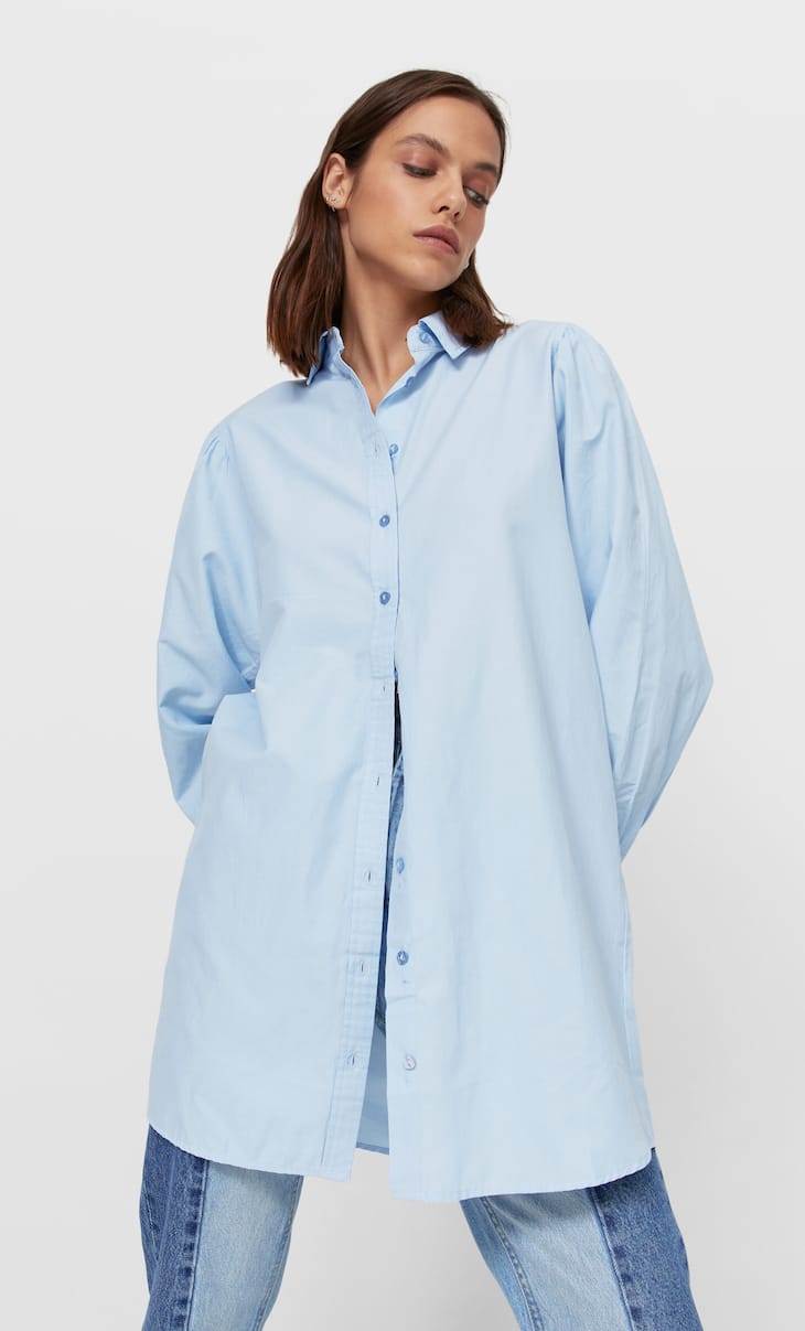 long oversized poplin shirt de Stradivarius sur SCANDALOOK